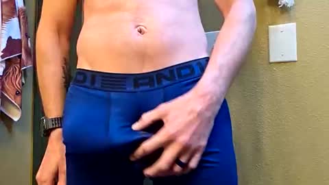 mclovinmackay online show from November 28, 8:05 pm