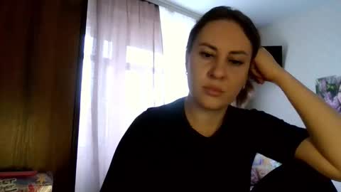 meadoweyes_ online show from September 29, 6:45 am