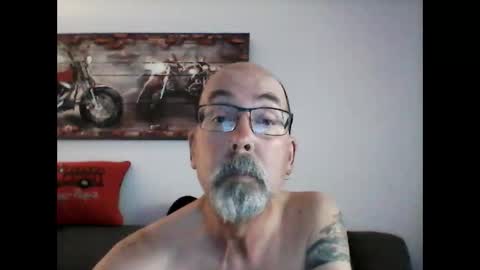 me at home online show from April 29, 9:41 pm