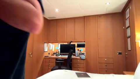 Meau Lest online show from October 18, 7:51 pm