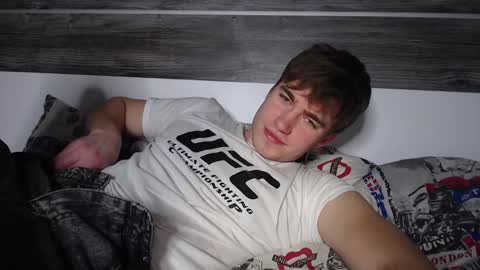 Max online show from December 21, 9:58 pm