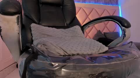 M E G A N online show from March 9, 1:04 am