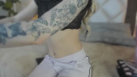 Snapshot of megan_dh chatting on October 13, 12:18 pm Megan online show from October 13, 12:18 pm