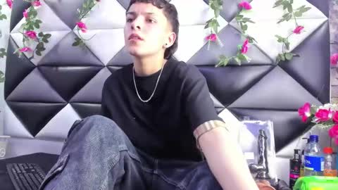 Snapshot of megan_thompsonn_ chatting on October 29, 2:35 am megan_thompsonn_ online show from October 29, 2:35 am