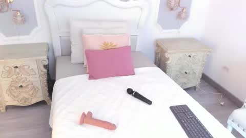 Megan online show from November 11, 12:18 pm