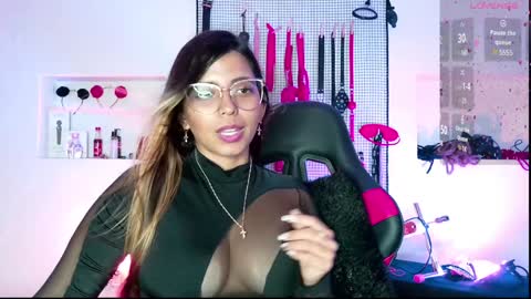 Snapshot of meggan_greey chatting on January 26, 3:06 am Your best slave  online show from January 26, 3:06 am