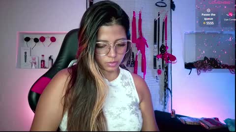 Snapshot of meggan_greey chatting on January 29, 8:25 pm Your best slave  online show from January 29, 8:25 pm