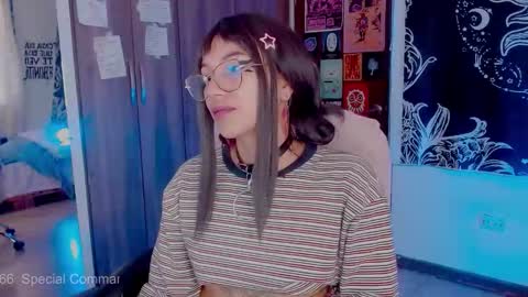Snapshot of mel_dahlia chatting on October 23, 10:21 pm Melissa - - Please help me to reach 100 thumbs up online show from October 23, 10:21 pm
