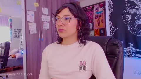 Snapshot of mel_dahlia chatting on October 14, 7:39 pm Melissa - - Please help me to reach 100 thumbs up online show from October 14, 7:39 pm