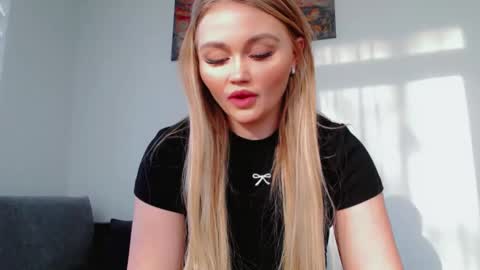 Melania online show from February 3, 12:20 pm