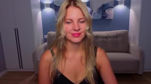 Melanie Bennett online show from June 26, 7:14 am