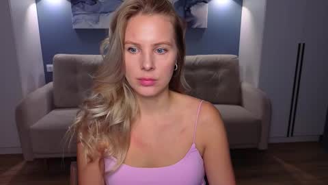Snapshot of melaniebennett chatting on October 19, 6:40 am Melanie Bennett online show from October 19, 6:40 am