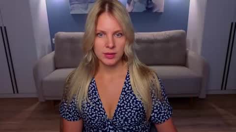 Melanie Bennett online show from July 14, 10:32 am