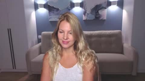 Snapshot of melaniebennett chatting on September 12, 6:04 am Melanie Bennett online show from September 12, 6:04 am