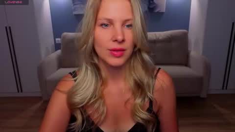 Melanie Bennett online show from June 11, 7:17 am