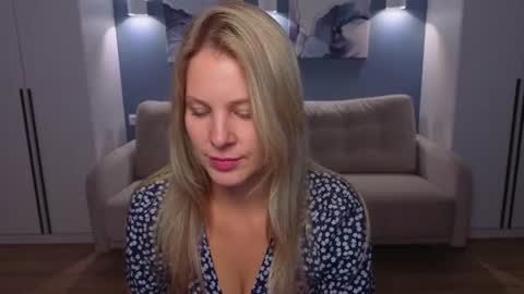 Melanie Bennett online show from July 19, 8:50 am