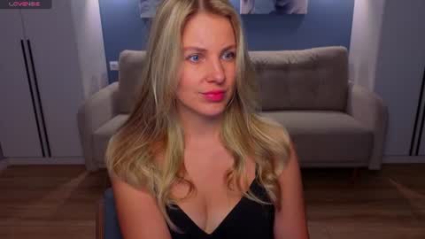 Melanie Bennett online show from June 14, 6:59 am
