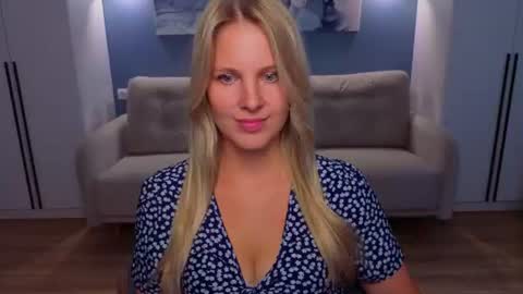 Melanie Bennett online show from July 11, 9:23 am