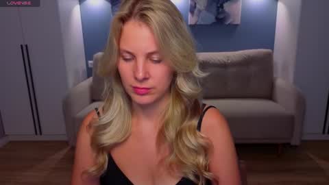 Melanie Bennett online show from June 19, 9:37 am