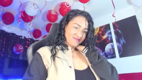 melannia_hills online show from February 18, 7:10 am