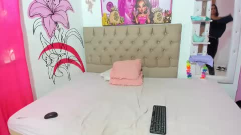 meli_lewis online show from November 4, 3:13 pm