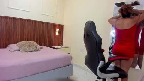 M E L I N A  online show from October 6, 7:10 pm