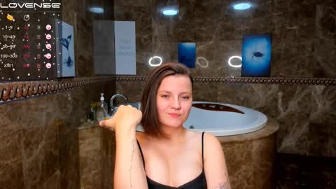 Melinda online show from October 30, 1:28 am