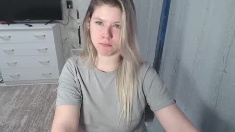 Melissa  Ray online show from February 4, 2:39 am