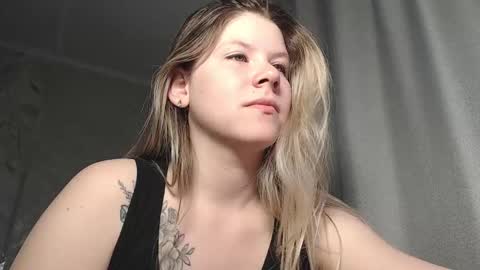 Melissa  Ray online show from March 11, 6:52 pm