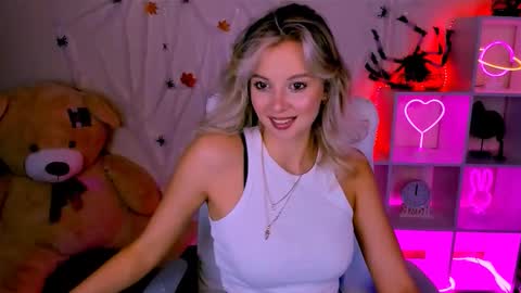 Melissa online show from October 16, 4:28 pm