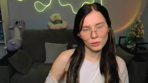 mellhyees online show from January 16, 5:55 pm