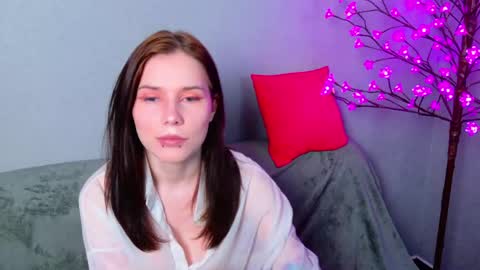 mellhyees online show from April 5, 5:32 pm