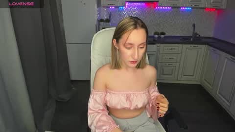 Kaylie online show from December 13, 4:33 am