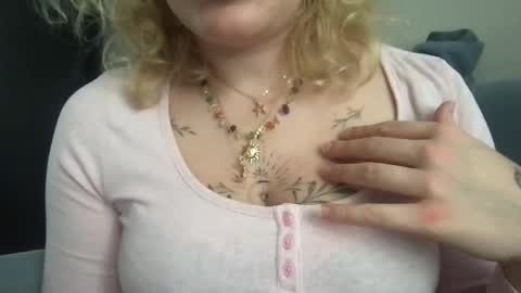 Snapshot of melodysquirt chatting on October 9, 11:37 am MelodySquirt online show from October 9, 11:37 am