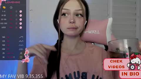 Snapshot of melonipinkbb chatting on October 19, 5:17 pm MELONI online show from October 19, 5:17 pm