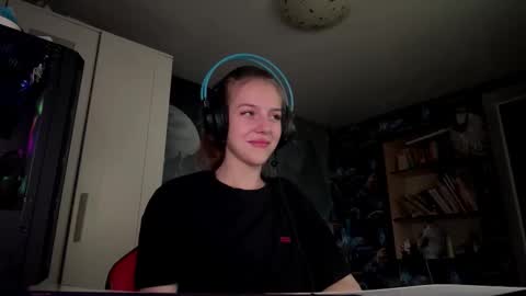 Hi Im Aria 18 years old online show from September 18, 12:31 pm