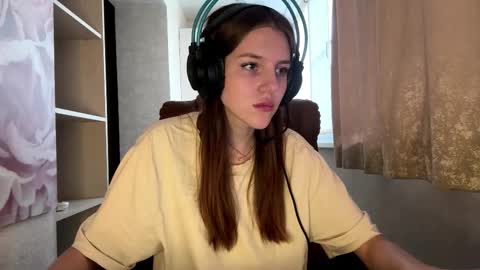 Hi Im Aria 18 years old online show from October 4, 2:26 pm