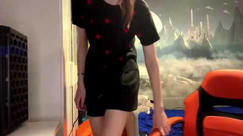 Hi Im Aria 18 years old online show from November 4, 5:36 pm
