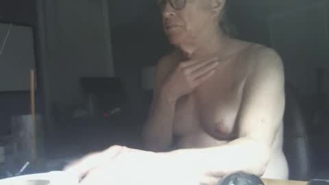 Snapshot of memberjames chatting on January 10, 5:37 am I am usually high and horny...lol online show from January 10, 5:37 am