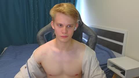 Snapshot of meow_mickey chatting on October 24, 6:47 am Mickey online show from October 24, 6:47 am
