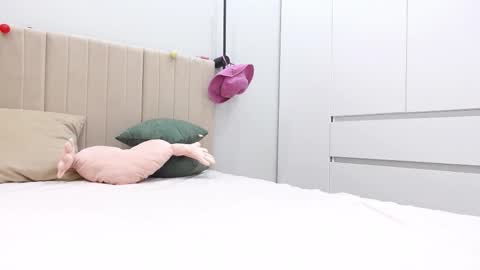 meowmacitoo online show from January 14, 11:40 am