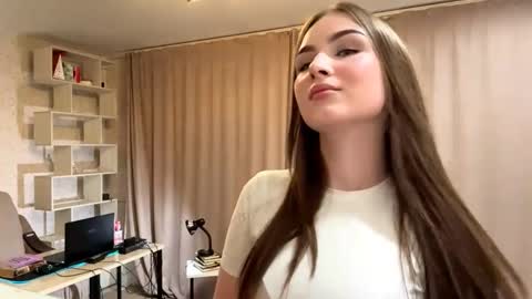 Snapshot of meridethvilca chatting on October 6, 6:04 pm Rina online show from October 6, 6:04 pm