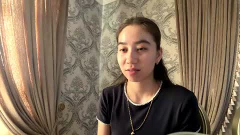 merlenebixel online show from June 25, 12:32 pm