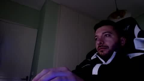 Snapshot of metalic18 chatting on October 5, 5:38 am FunnyTimeHere online show from October 5, 5:38 am