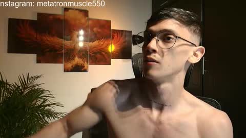 Snapshot of metatron_muscle chatting on October 27, 2:11 am Dany online show from October 27, 2:11 am