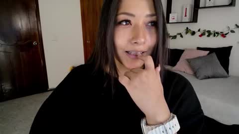 Snapshot of mia_112022 chatting on October 23, 8:21 pm Mia zoe online show from October 23, 8:21 pm