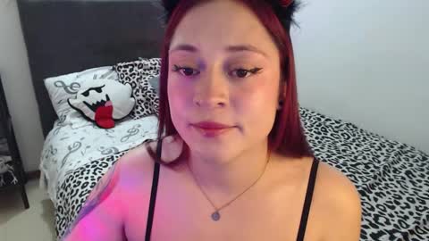Snapshot of mia_adams_red chatting on October 16, 11:14 pm mia online show from October 16, 11:14 pm