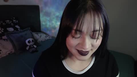 Snapshot of mia_adams_red chatting on January 18, 12:24 am mia online show from January 18, 12:24 am