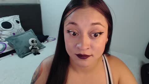 Snapshot of mia_adams_red chatting on January 30, 12:29 am mia online show from January 30, 12:29 am