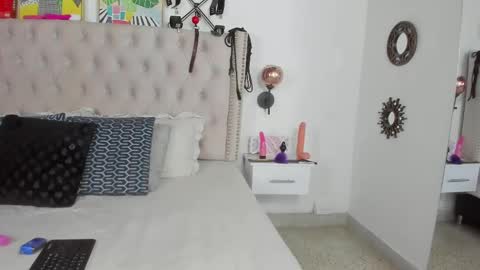 Mia Bek online show from December 10, 2:48 am